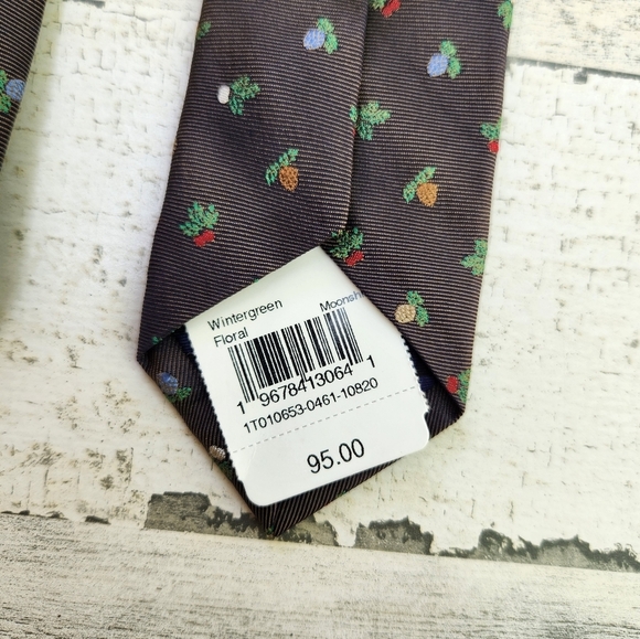 Vineyard Vines Wintergreen Floral Tie NWT - Picture 4 of 4